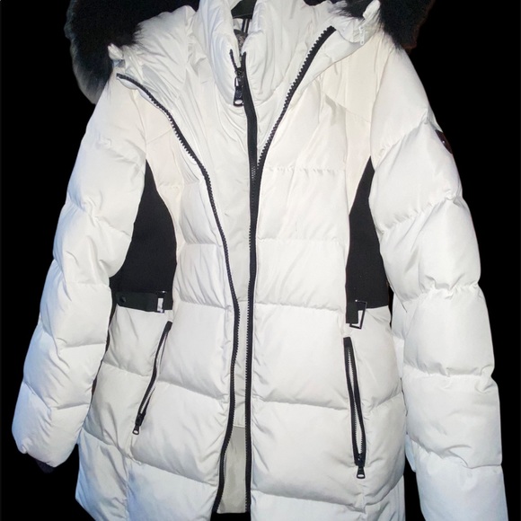 White womens parka - Picture 2 of 4
